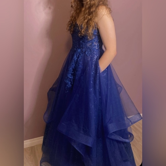 Grad dress 2024 size 10 - Picture 5 of 6